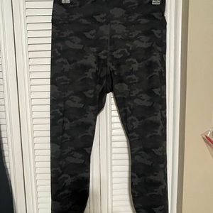 Fabletics camo Powerhokd legging size XL